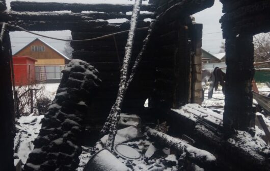 Произошёл пожар у семьи Федоровых, многодетная семья осталась без дома